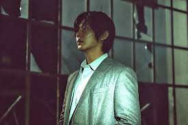 由實力派演員劉亞仁飾演「新真理會」首領鄭晉守。