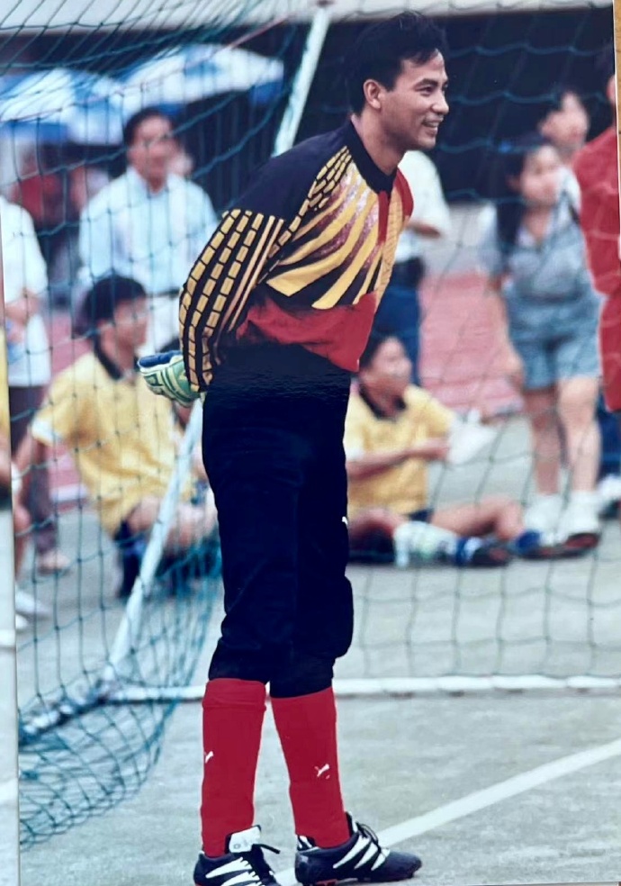 年輕時的任達華，是一名足球守龍門健將。