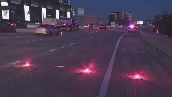 推幼女落車事故發生在卡爾弗城405號高速公路。網圖