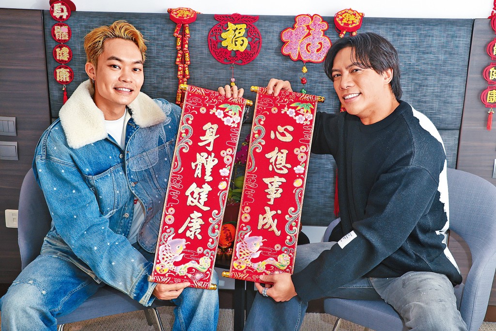 胡子彤和張文傑一齊向讀者拜年,祝願大家身體健康以及心想事成。