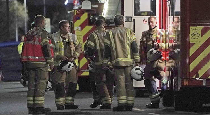 伦敦南部一个住宅发生火警，消防到场救4名儿童，但都已证实丧生。