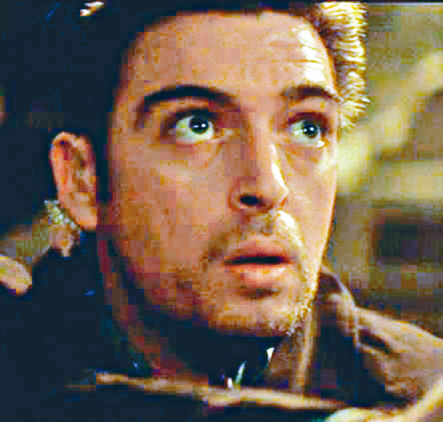 Karl在《蝙蝠俠─俠影之謎》演反派。