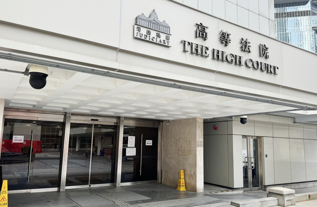 案件在高等法院完成9日审讯，5男2女陪审团一致裁定被告罪脱。