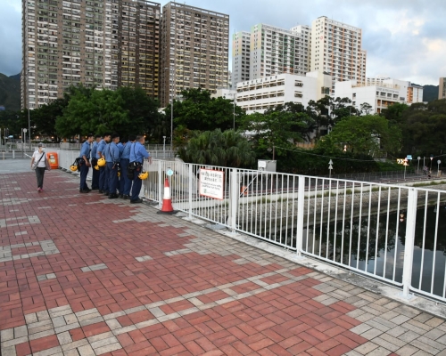消防蛙人通宵搜索無發現。