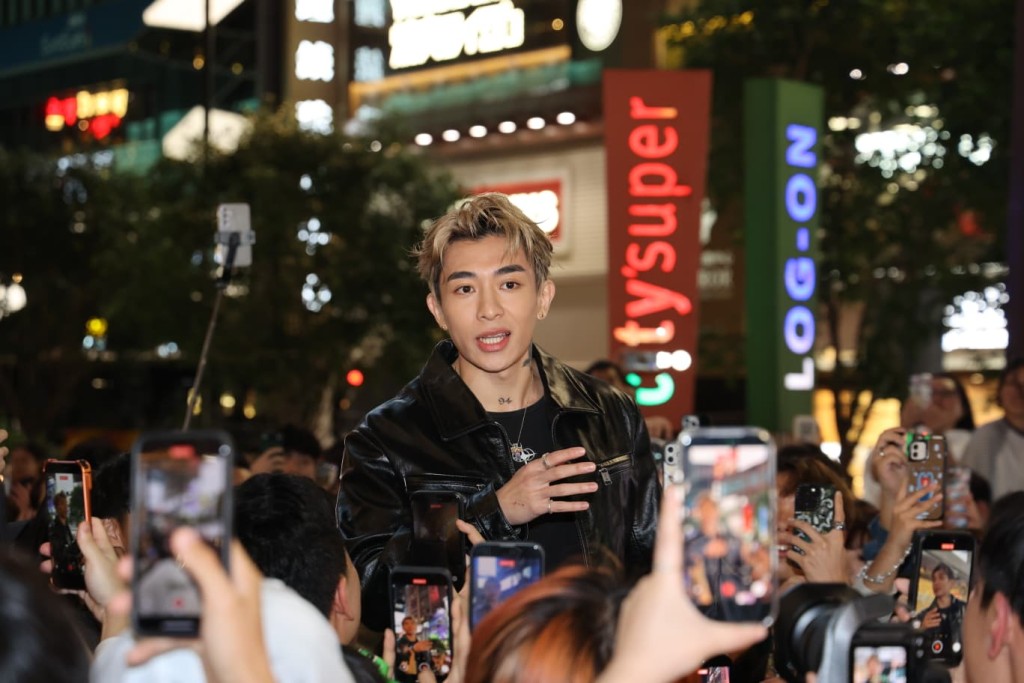 Tyson Yoshi介紹其會員平台應用程式，與圍觀的粉絲零距離分享自己的大計。