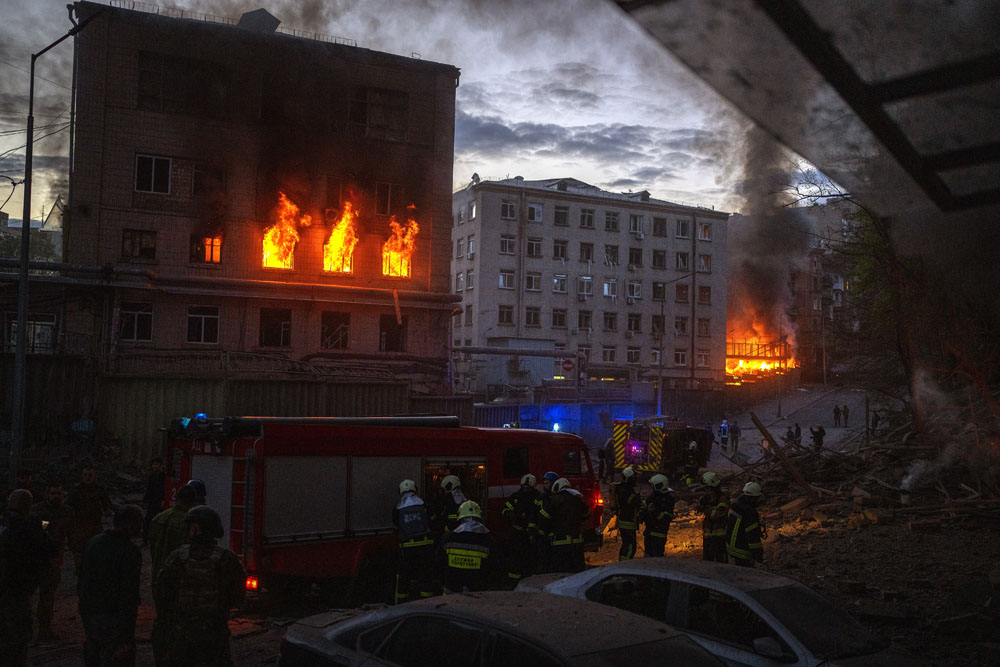 古特雷斯到訪期間基輔遭俄軍導彈攻擊，發生爆炸。AP圖