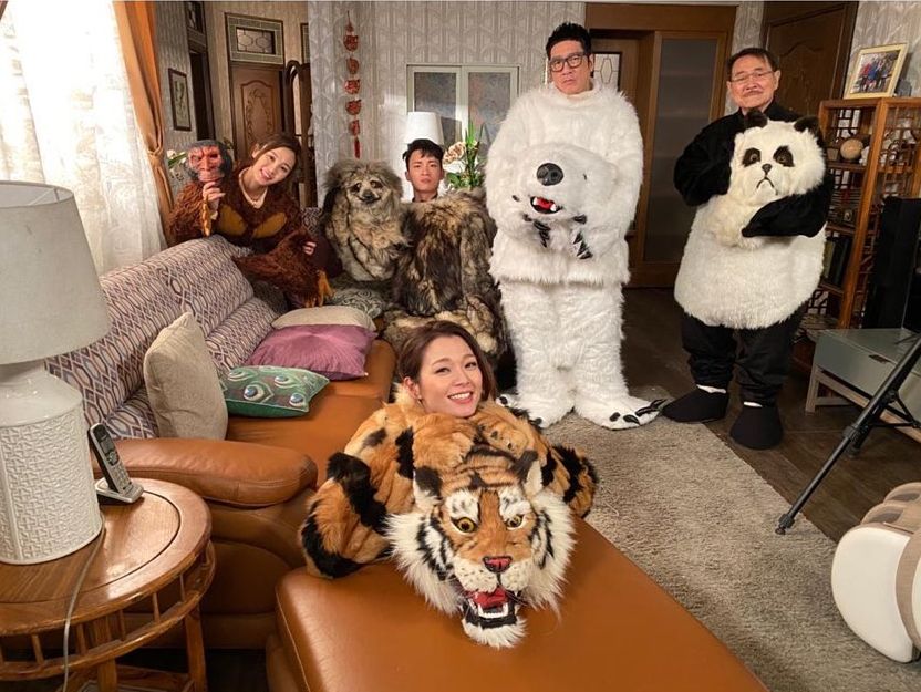 熊家各人都要扮不同動物演出。