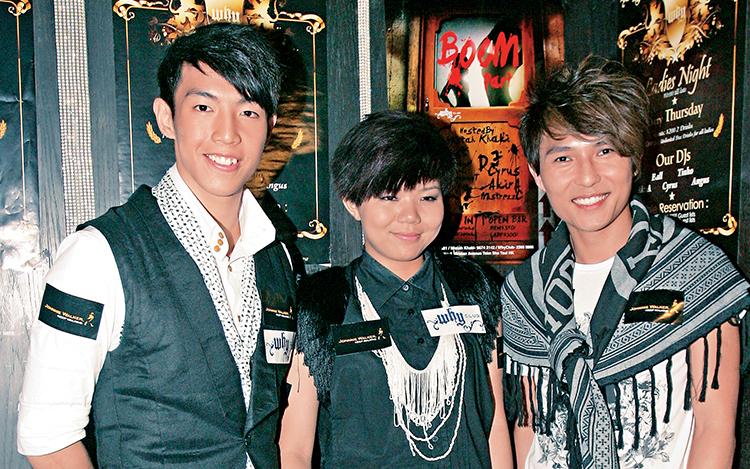 小巧係《超級巨聲》出身。