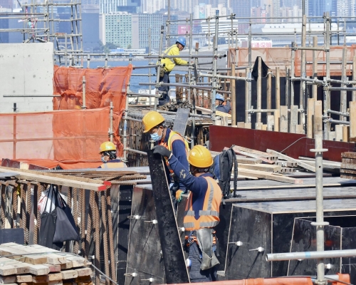 建造業議會延長豁免工人註冊及續證費用。資料圖片