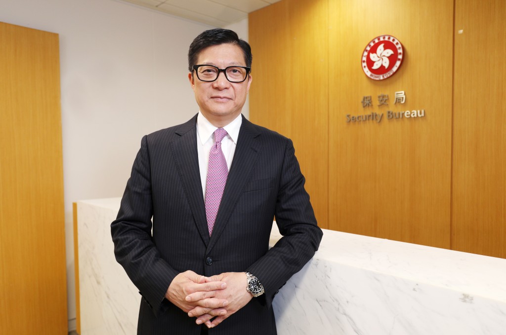 保安局局长邓炳强今晚离港前赴北京。资料图片
