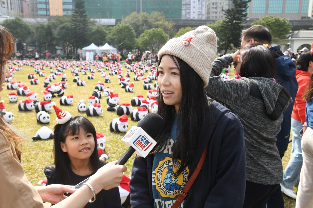 蘇小姐和女兒從葵芳過來看展覽。何健勇攝