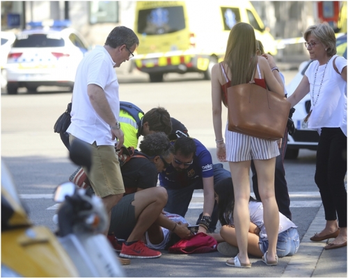 事件造成13人死亡,約100人受傷。AP