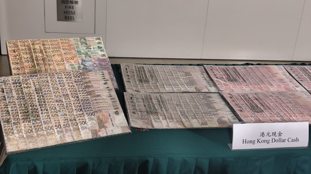 海關檢獲20公斤懷疑氯胺酮,市值共約900萬元。 海關檢獲20公斤懷疑氯胺酮,市值共約900萬元。