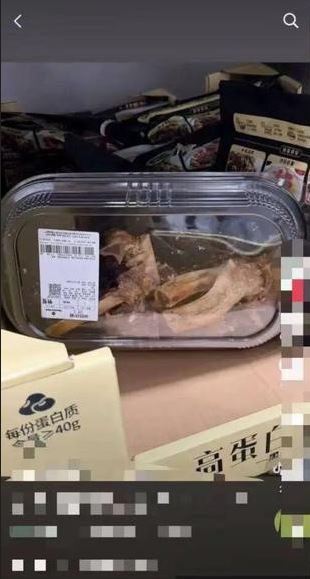 山東濟南、青島的山姆店同日開幕，出現民眾自製放題，偷吃食品亂象。微博