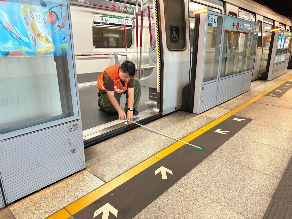 港鐵8月初在葵興站測試列車的停車準確度，及在葵芳站測試車門與自動月台閘門的操作。