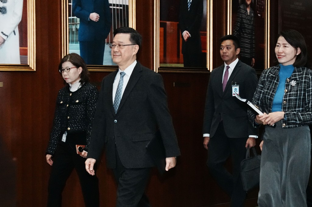 新一屆立法會舉行首次會議，特首李家超出席並發言。