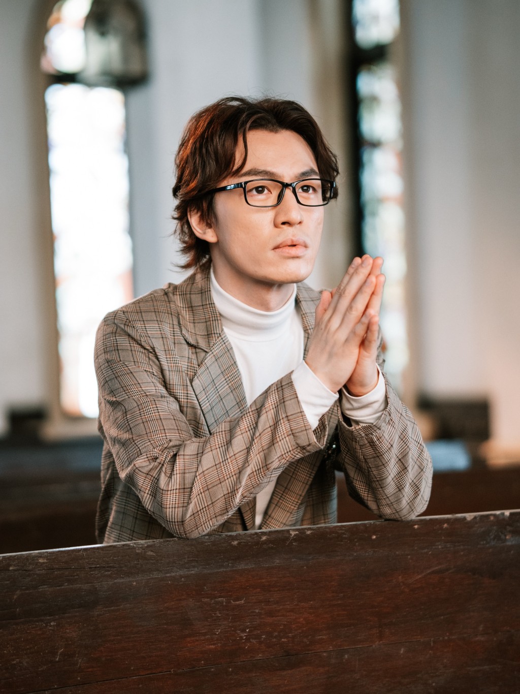 鄭家聲斯文眼鏡Look，深情演繹展現不一樣的熟男魅力。