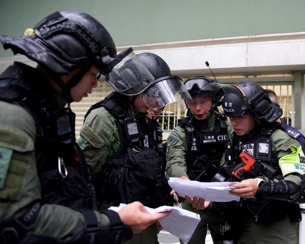 警方联同入境处于今日青山湾入境事务中心举行跨部门演习。警方FB