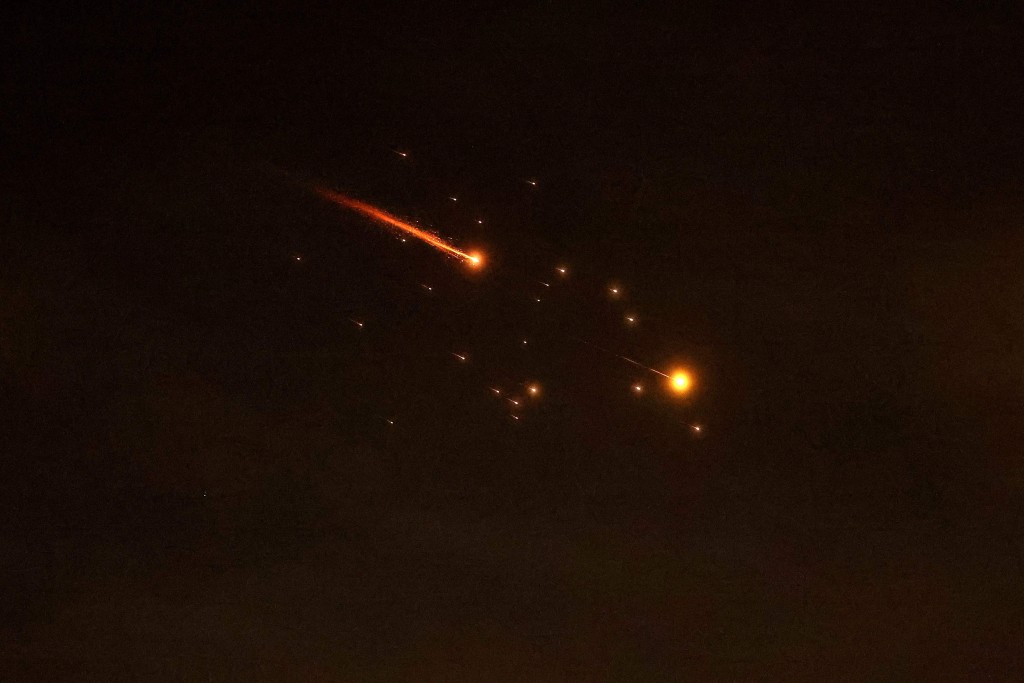 伊朗发射导弹反击以色列内坦亚市。法新社