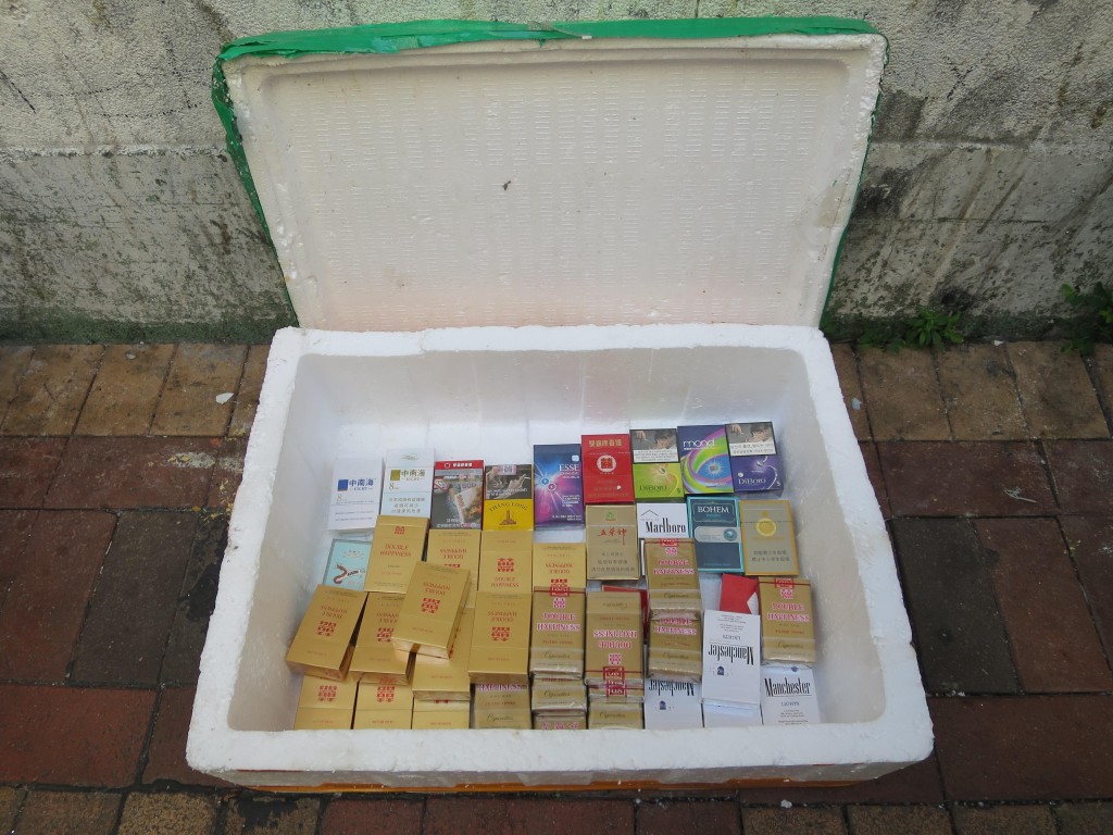 部分檢獲的懷疑私煙。政府新聞處圖片 部分檢獲的懷疑私煙。政府新聞處圖片