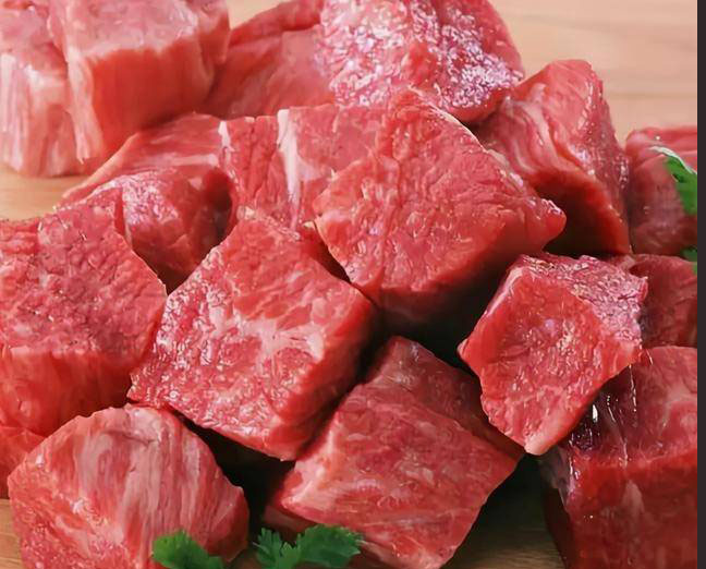 猪肉和鸭肉添加色素制作而成假牛肉。 网图