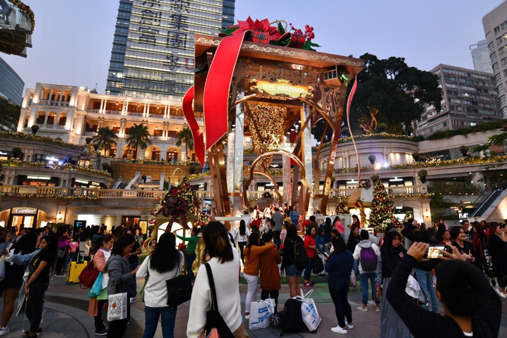 市民尖沙嘴赏圣诞装饰