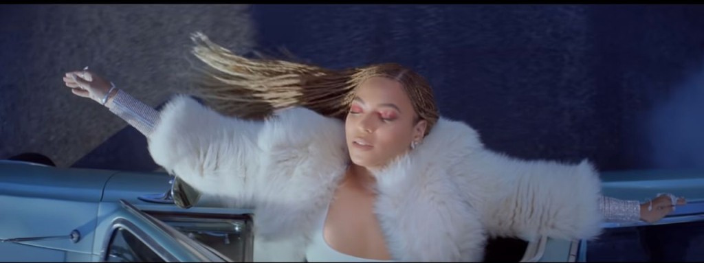 Beyonce在《Formation》中有多個不同造型。