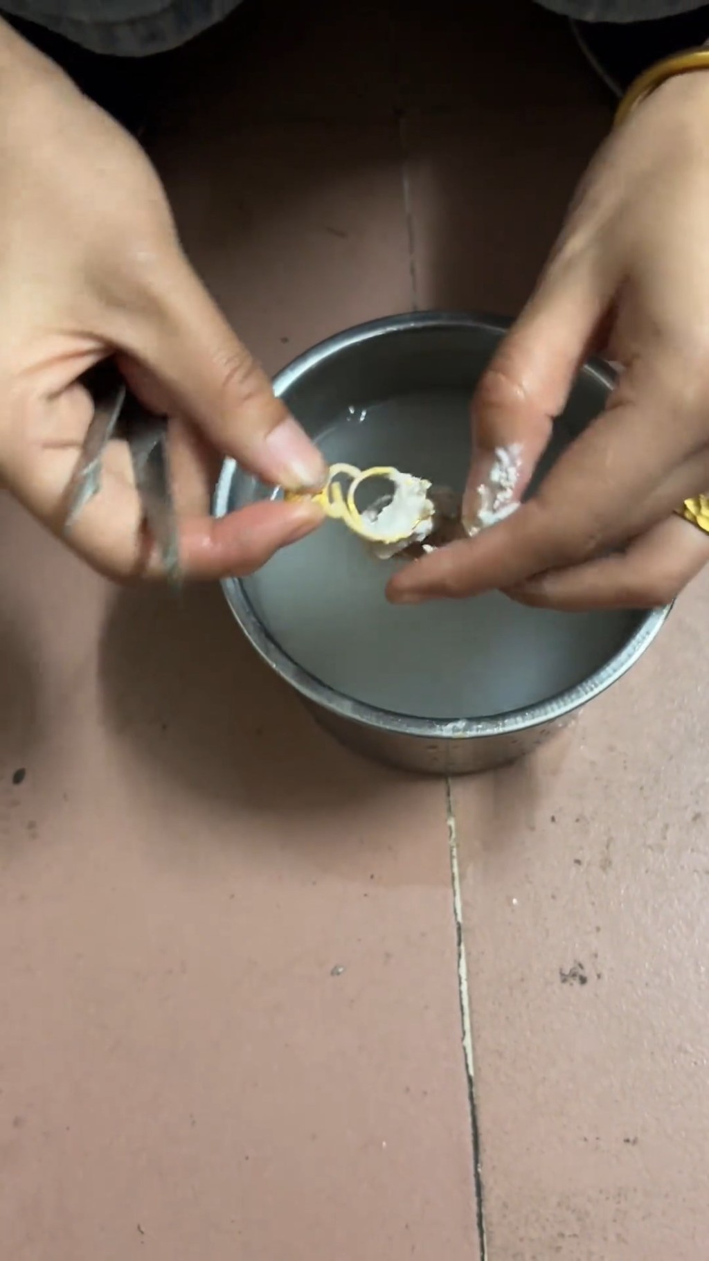 打金失敗,隨時損失金錢,甚至發生意外。抖音@情緒不穩定 打金失敗,隨時損失金錢,甚至發生意外。抖音@情緒不穩定
