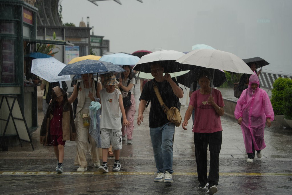 天文台昨日發出3次紅雨警告。資料圖片 天文台昨日發出3次紅雨警告。資料圖片