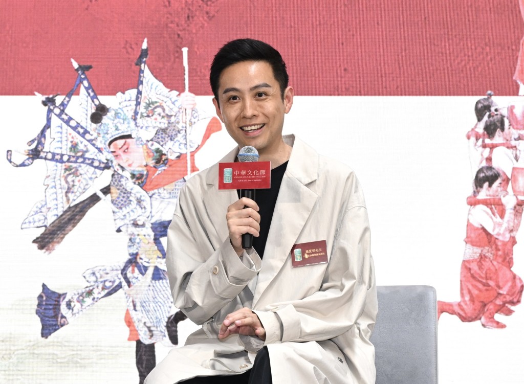 中國戲劇梅花獎得主施夏明於節目簡介會介紹崑劇 《南柯夢》。