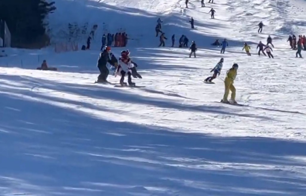 中國駐新潟總領事館提醒，中國遊客在當地滑雪時，不能盲目試新項目，須量力而為。影片截圖