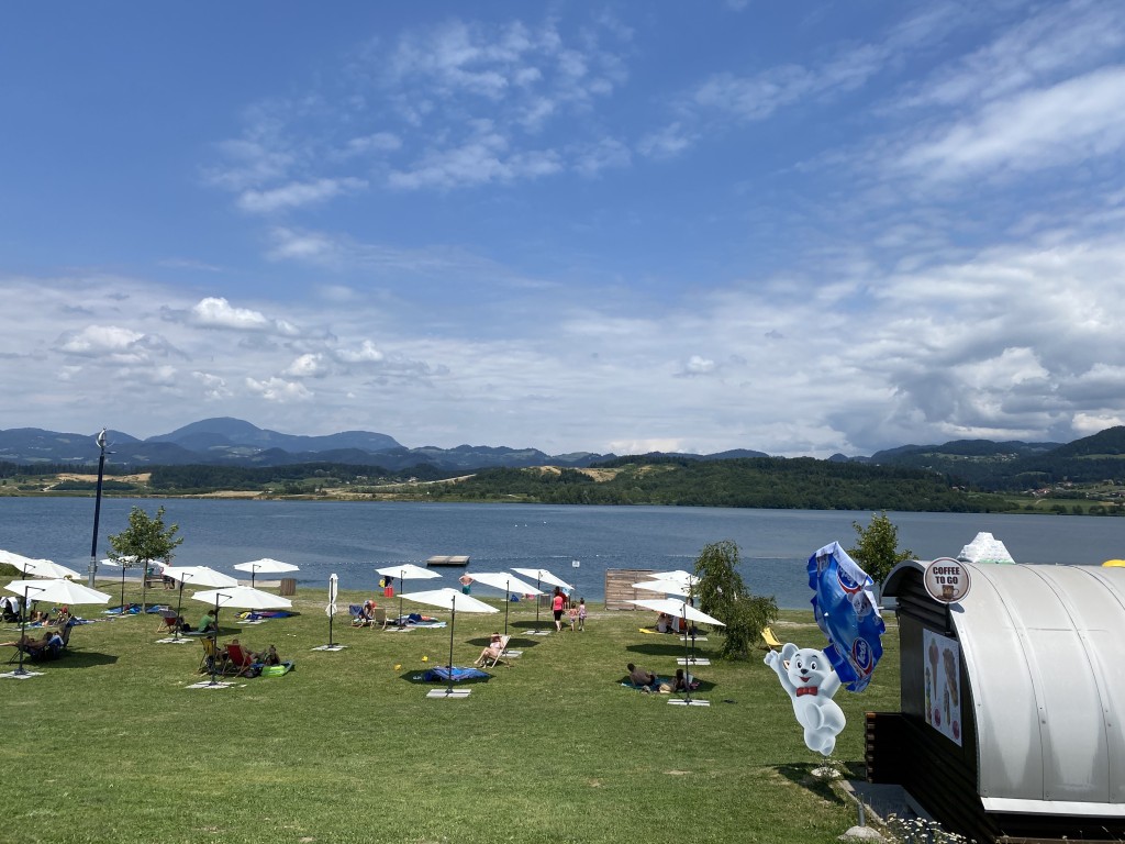 醫療以外，Maggy指當地政府的辦事效率不及香港，若申請移民，需有等待至少數個月的心理準備。