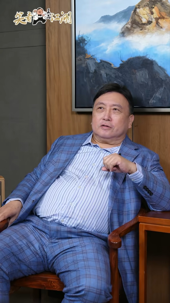  王晶日前在抖音拍片自爆「有女埋身」的經過。