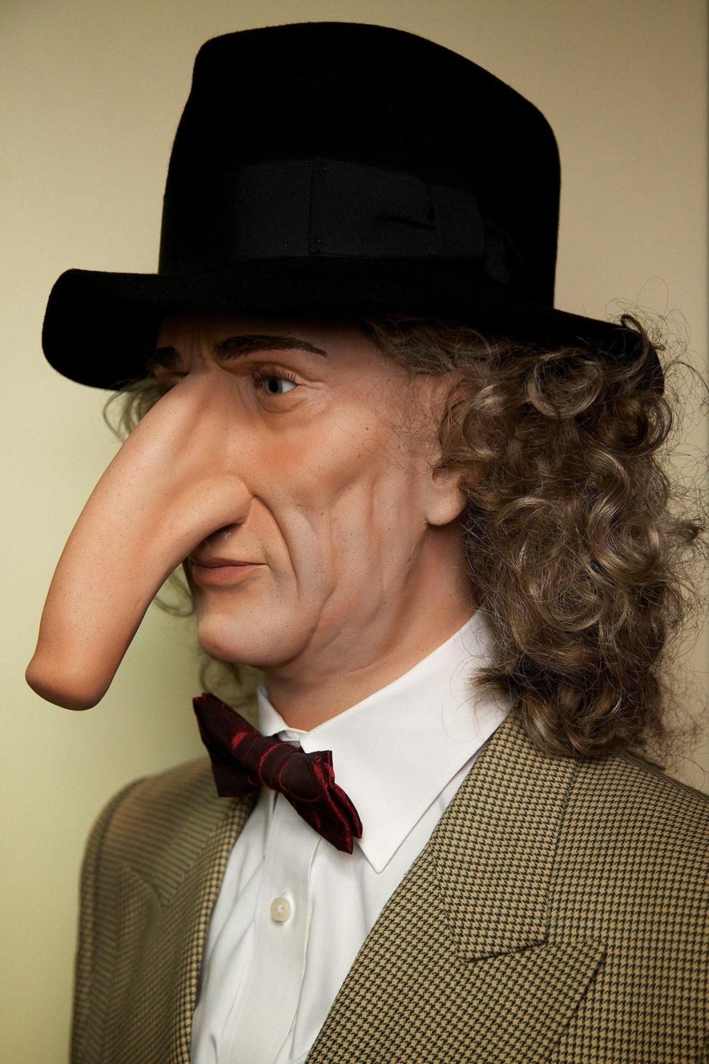 韦德斯是18世纪马戏团杂耍演员，拥有世界上最长的19厘米鼻子而闻名。