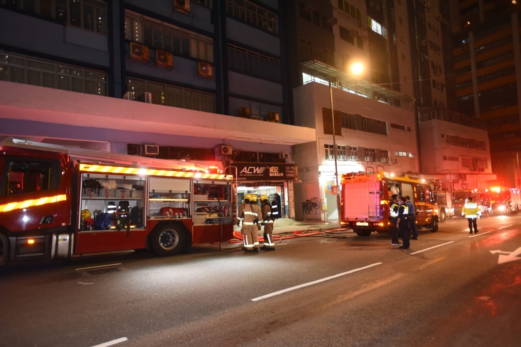 葵涌和宜合道159号华宝工业大厦一楼货仓位置发生火警。