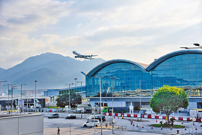 機管局指出,隨著旅遊限制放寬,1月份所有類別旅客人數均較去年同月大幅上升。資料圖片