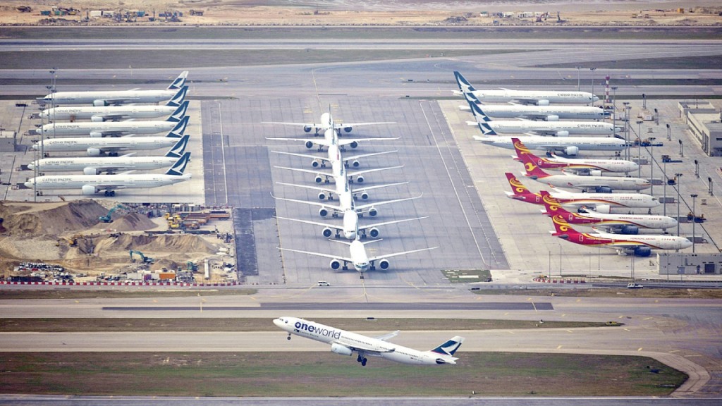 國泰及港航將加開航班協助內地升學港生。資料圖片