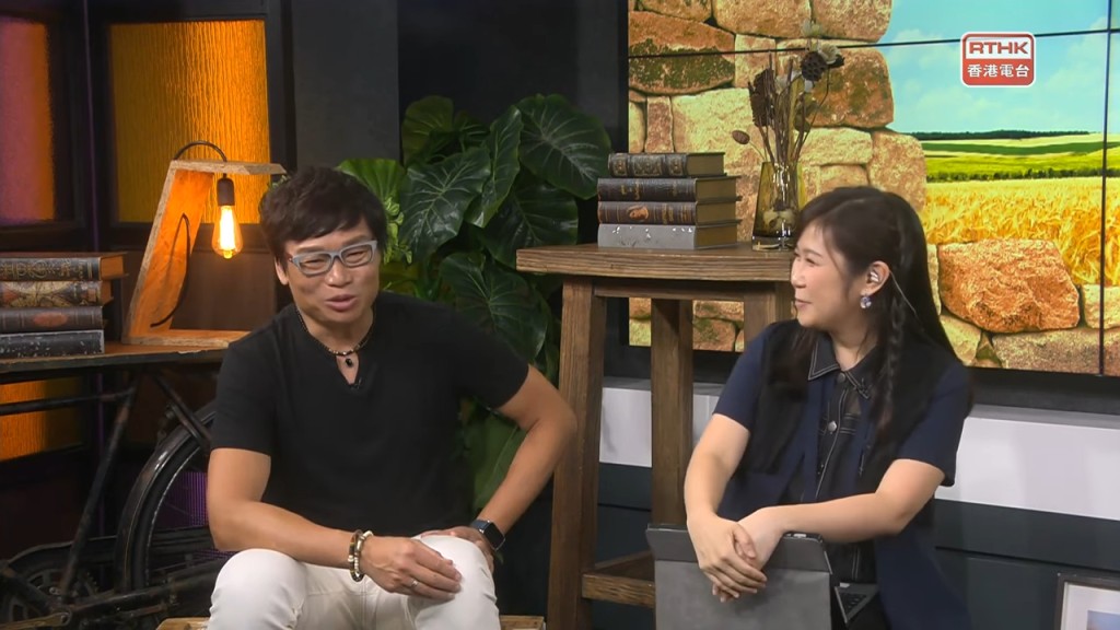主持王者匡（Harry哥哥）與潘芳芳老公陳冠豪早年是電台同事，Harry哥哥大爆陳冠豪是「萬人迷」。