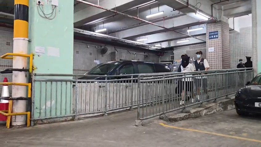兩名內地男子被捕。 兩名內地男子被捕。