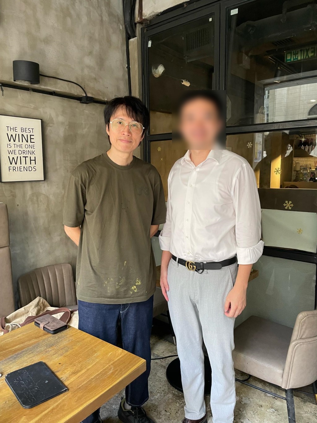 黄子华光顾高街小店，实际行动令老板感窝心。