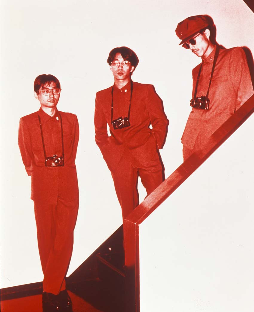 坂本龙一于1978年与细野晴臣（左）、高桥幸宏（右）组成前衞电子乐队YMO。