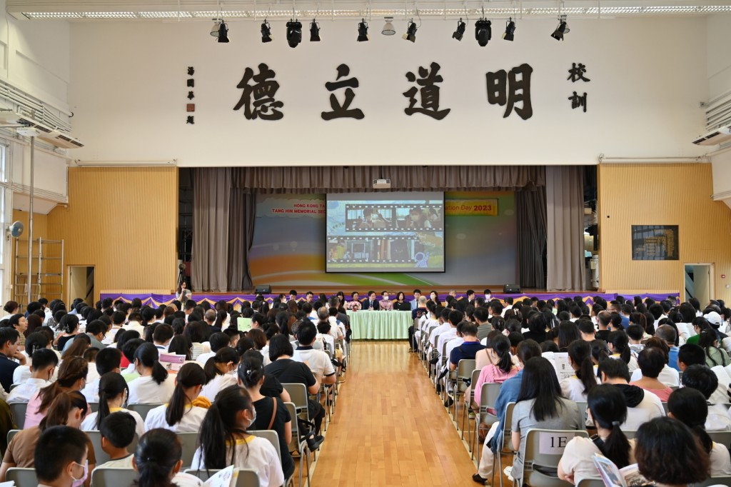 中一迎新日-香港道教聯合會鄧顯紀念中學（圖片來源：香港道教聯合會鄧顯紀念中學官網）