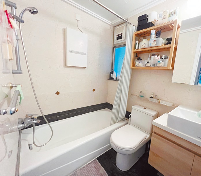 浴室備有浴缸設備，讓住客可浸浴鬆弛身心。