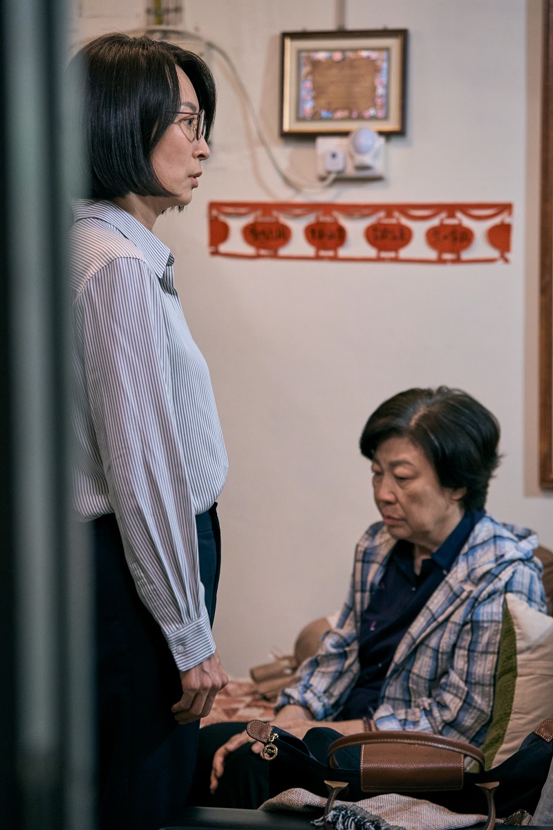後來事主外婆患上晚期腦退化症,家母與姨媽貼心照顧,卻常遭其他兄弟姊妹誤會。《日落下的彩虹》劇照 後來事主外婆患上晚期腦退化症,家母與姨媽貼心照顧,卻常遭其他兄弟姊妹誤會。《日落下的彩虹》劇照