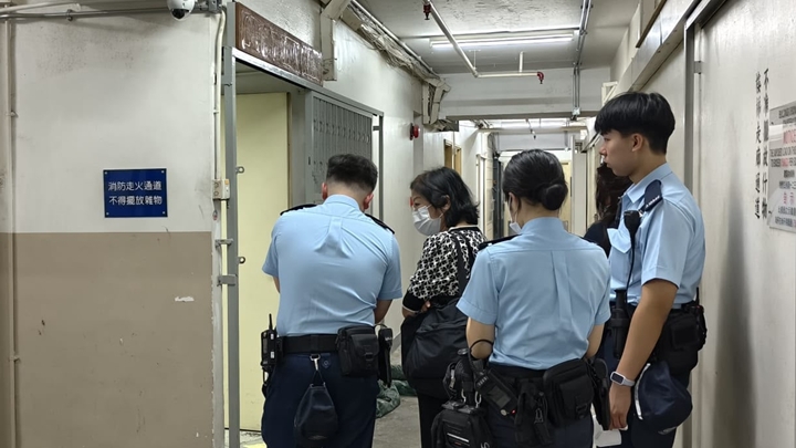 業主上門揭單位內大量動物死亡，警方列作虐待動物案調查。