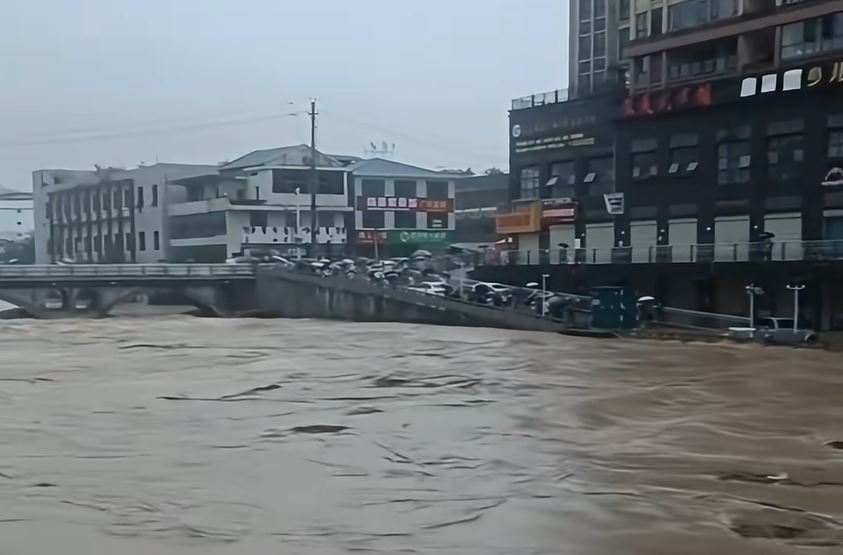 湖南連日暴雨已有40多萬人受災。小紅書