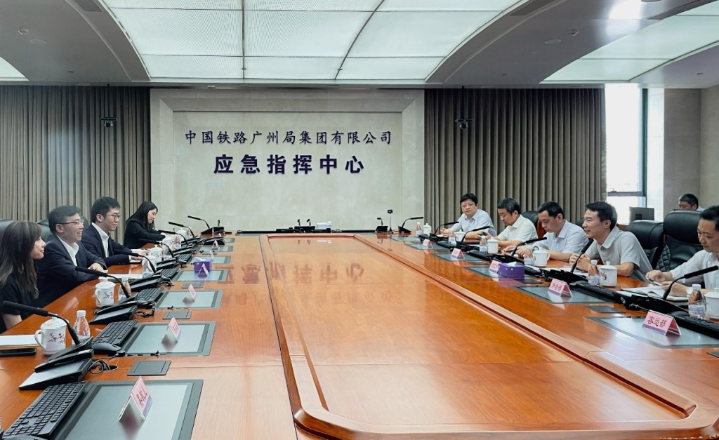 林世雄與中國鐵路廣州局集團副總經理鮑立群日前在廣州會面。林世雄網誌