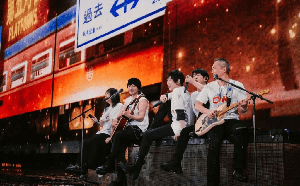 五月天近期在北京鳥巢舉行共12場演唱會。 北京發佈@微博