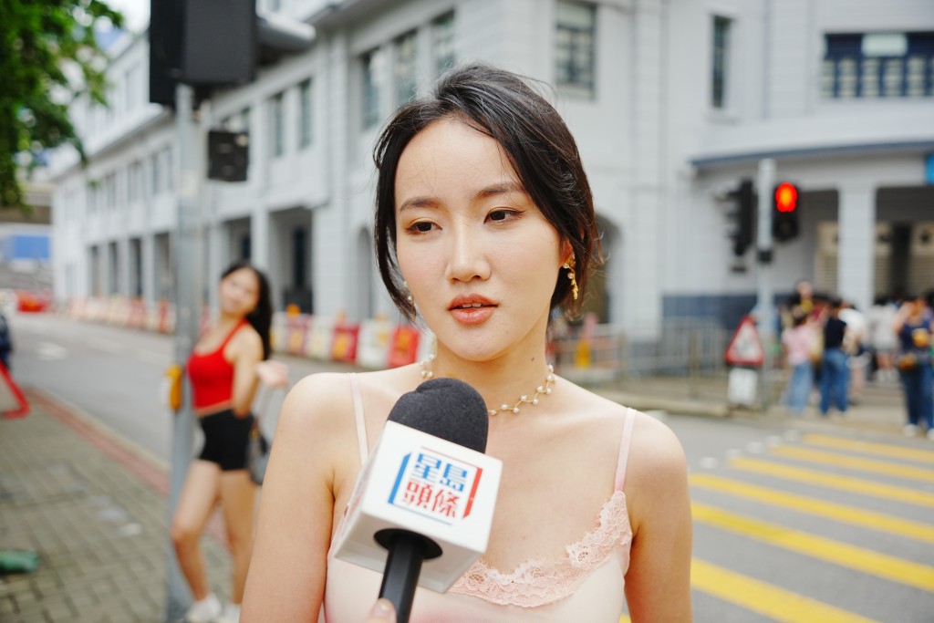 遊客孫小姐由烏魯木齊來港,除了到舊油麻地警署,也計劃到尖東看海。 遊客孫小姐由烏魯木齊來港,除了到舊油麻地警署,也計劃到尖東看海。