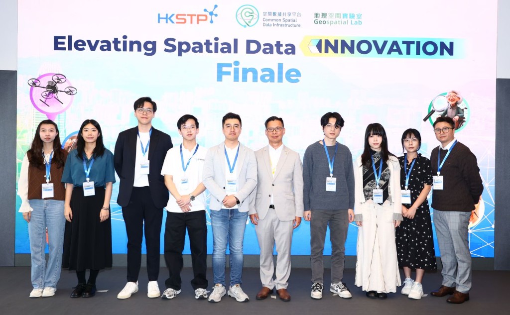 參加「Elevating Spatial Data Innovation」計劃空間數據應用示範比賽的四支晉級隊伍合照。